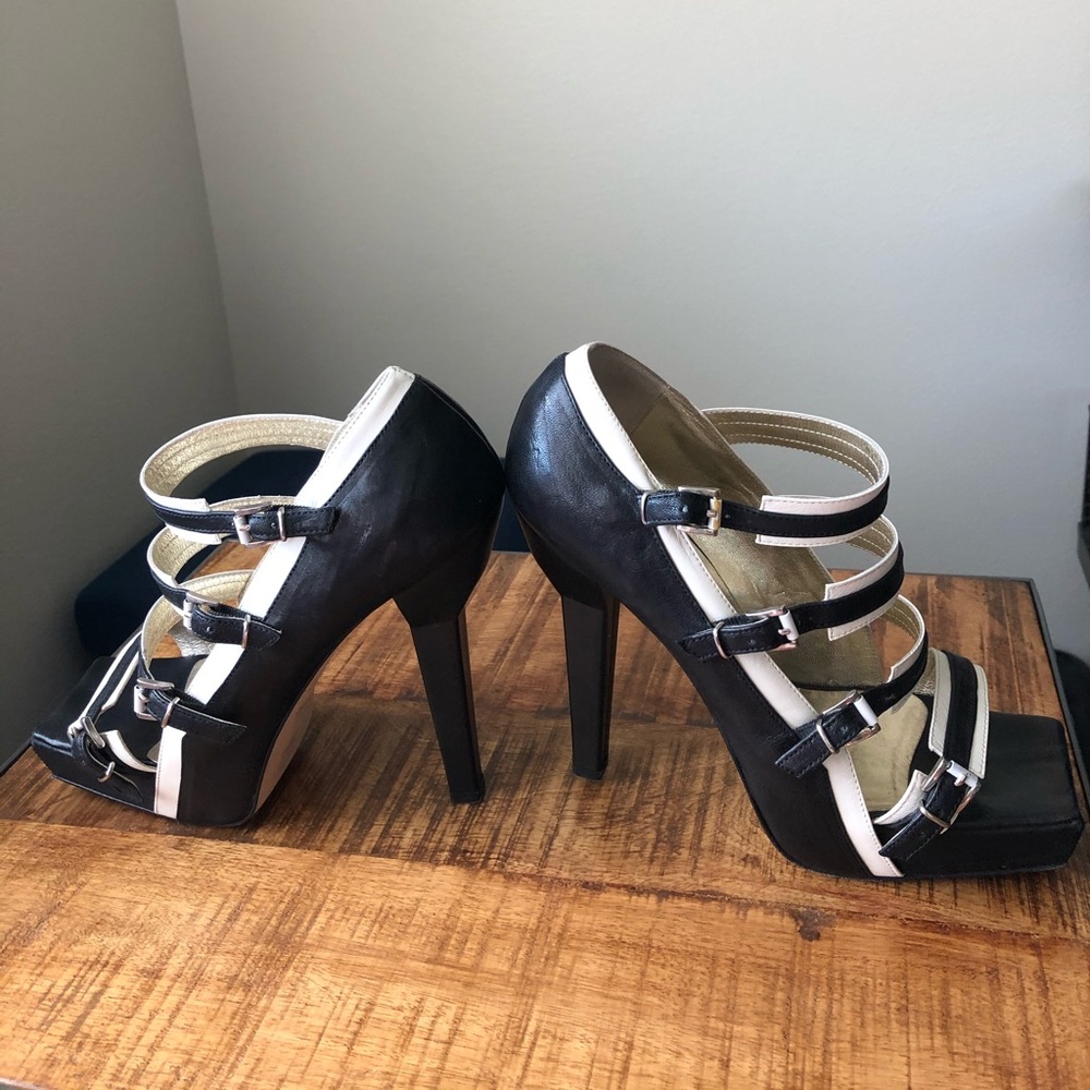 Ladies Gil Carvalho platform dress shoes.